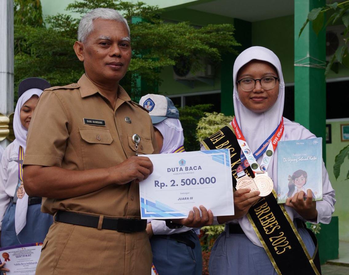 Keren! SMAN 3 Brebes Juara Duta Baca Kabupaten dan Launching Buku Solo ‎