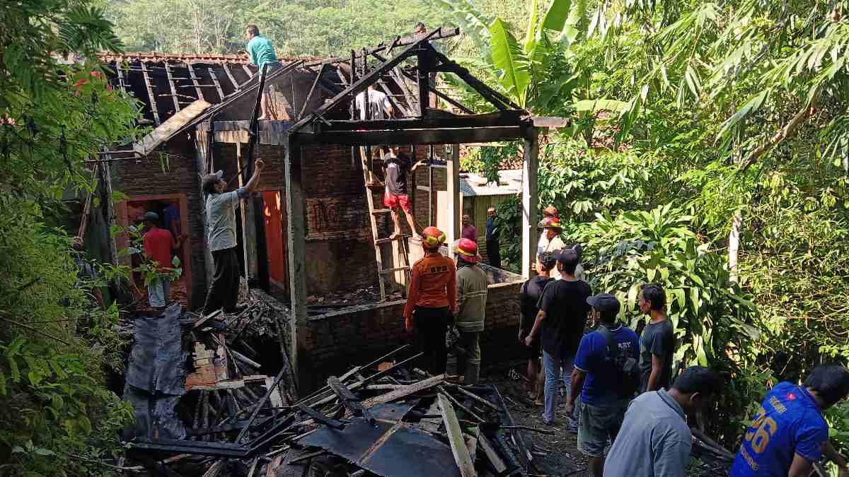 Gegara Masak Pakai Tungku Lalu Ditinggal Pergi, Rumah Warga Wonosobo Ludes Terbakar