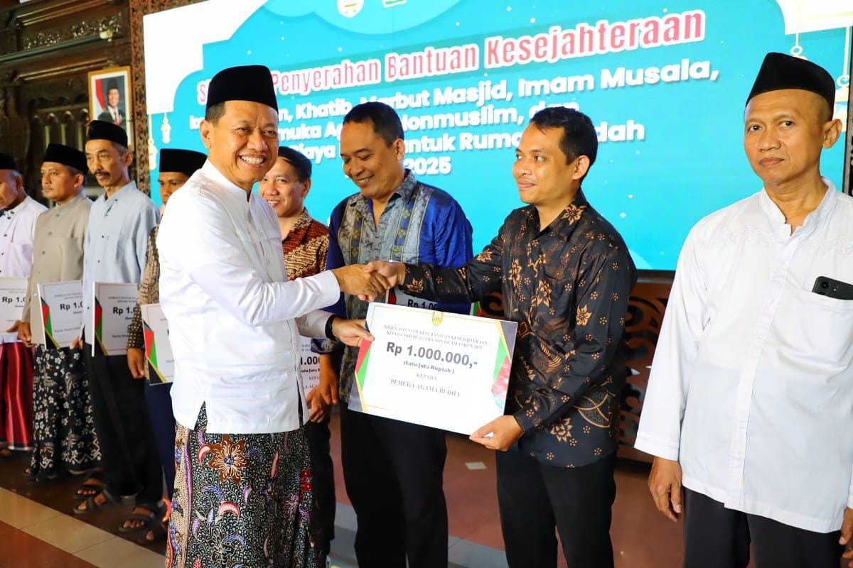 Lunasi Janji Kampanye Pilkada, Bupati Samani Tebar Anggaran Pulsa Listrik dan Pengelola Tempat Ibadah di Kudus