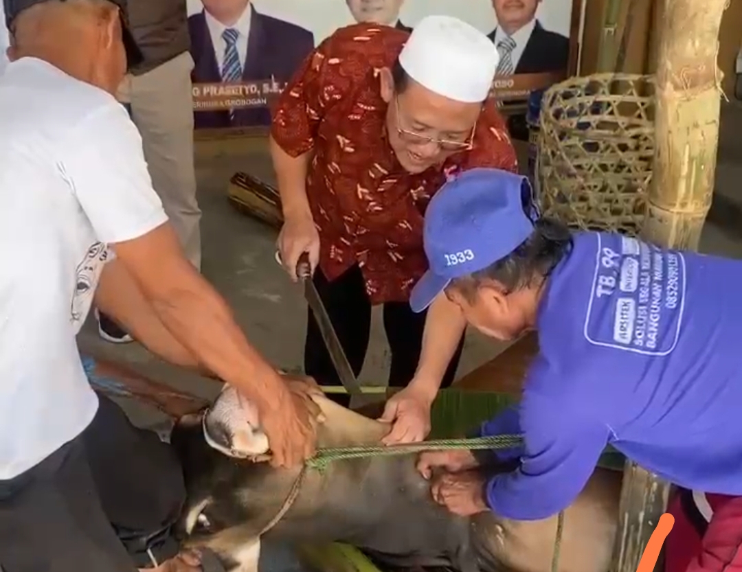 Anggota DPR RI Danang Wicaksana Serahkan Satu Ekor Sapi Qurban untuk DPC Gerindra Grobogan