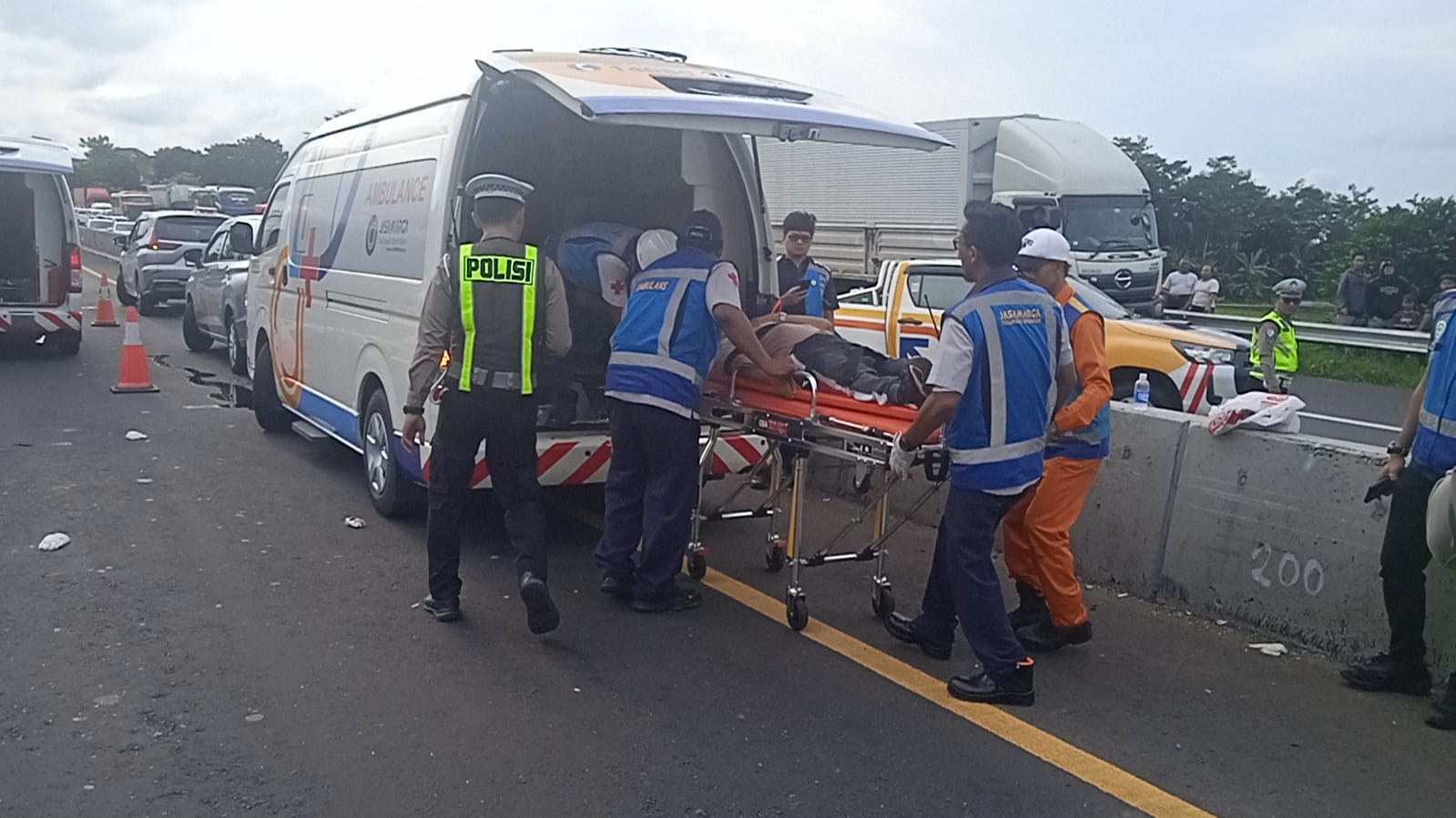 Identitas 6 Korban Kecelakaan Maut Tol Batang, Kasatlantas: Seorang Penumpang Toyota Voxy Meninggal