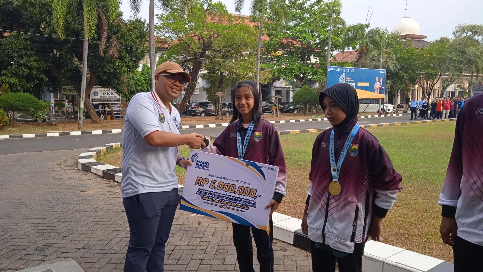 Queena, Atlet Batang Peraih Emas Popda, Cuma Ingin Sepatu Spike