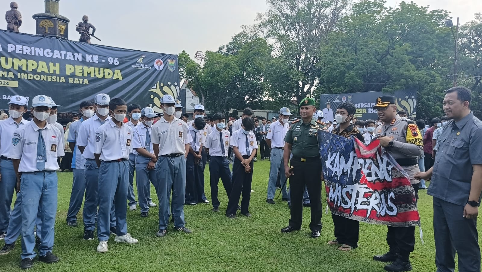 11 Gengster Batang Bubarkan Diri Usai Upacara Sumpah Pemuda di Kantor Bupati