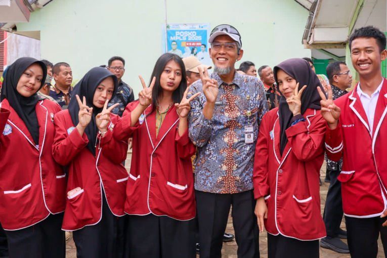 Terinspirasi Guru Muchtar, Sekda Jateng Susuri Perjalanan ke SMAN 1 Kampung Laut Cilacap