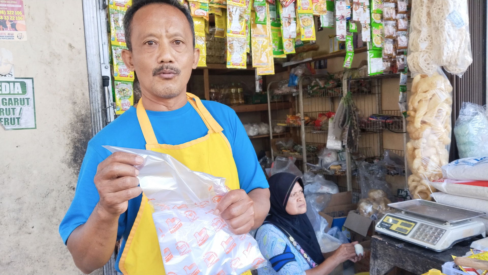 Harga Plastik Melambung Drastis, Pedagang Kecil Kurangi Takaran Ketimbang Naikan Harga