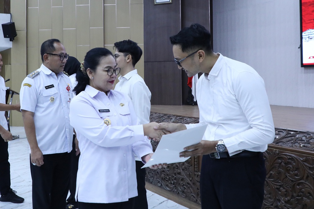 Penyerahan SK PNS 2025, Wali Kota Semarang Harap CPNS Lebih Kreatif dan Adaptif