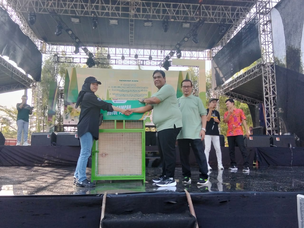 Ajak untuk Hentikan Polusi Plastik