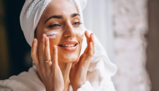 Mau Kulit Putih Cerah? Pilih Skincare yang Mengandung Bahan Ini