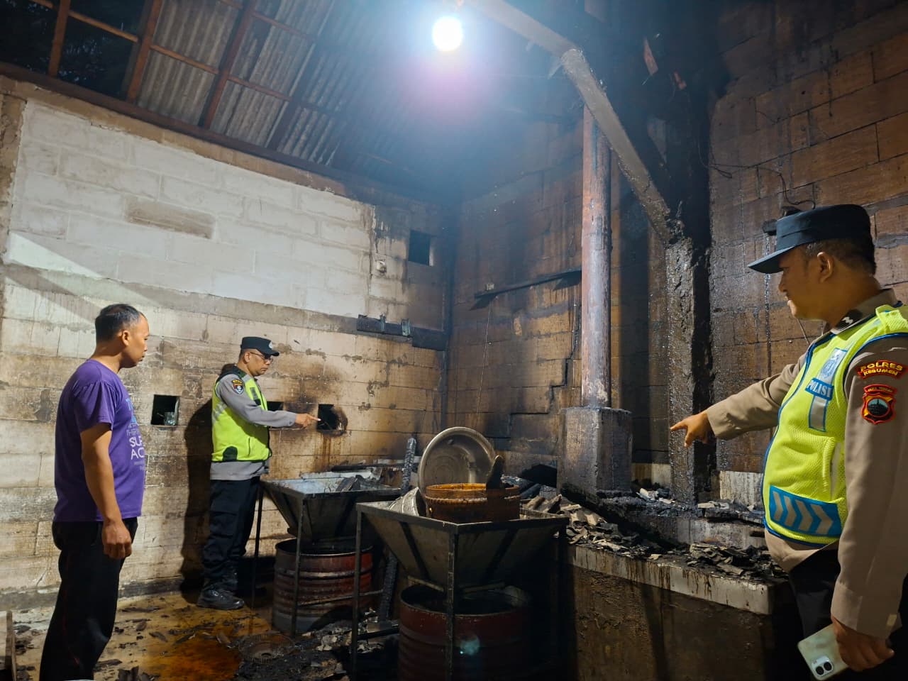 Bara Api Tungku Diduga Jadi Penyebab Kebakaran Dapur Produksi Keripik Singkong di Buayan