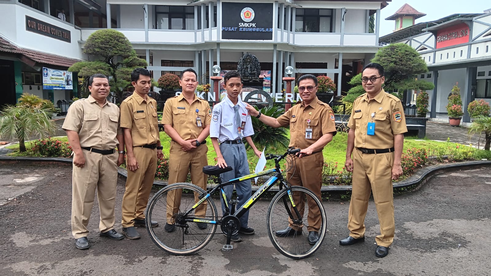 SMK Negeri 2 Adiwerna Kabupaten Tegal Beri Inventaris Sepeda untuk Siswanya