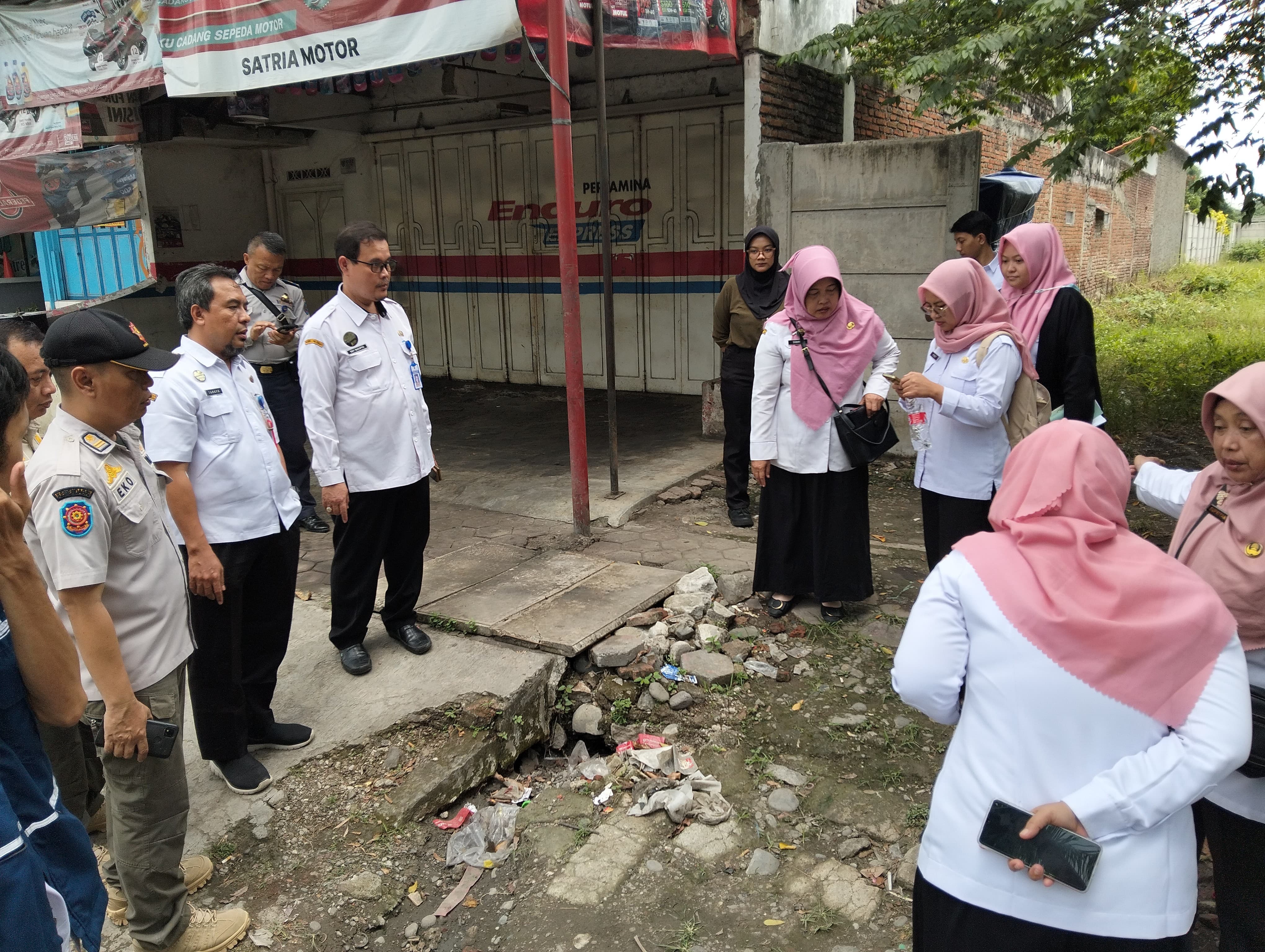 DLH Kabupaten Tegal Datangi Lokasi Mie Gacoan