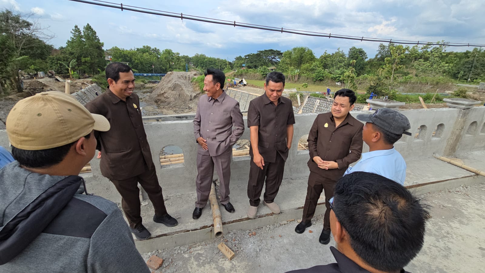 Sidak Pembangunan Jembatan Winong, DPRD Sragen Minta Selesai Pertengahan Desember