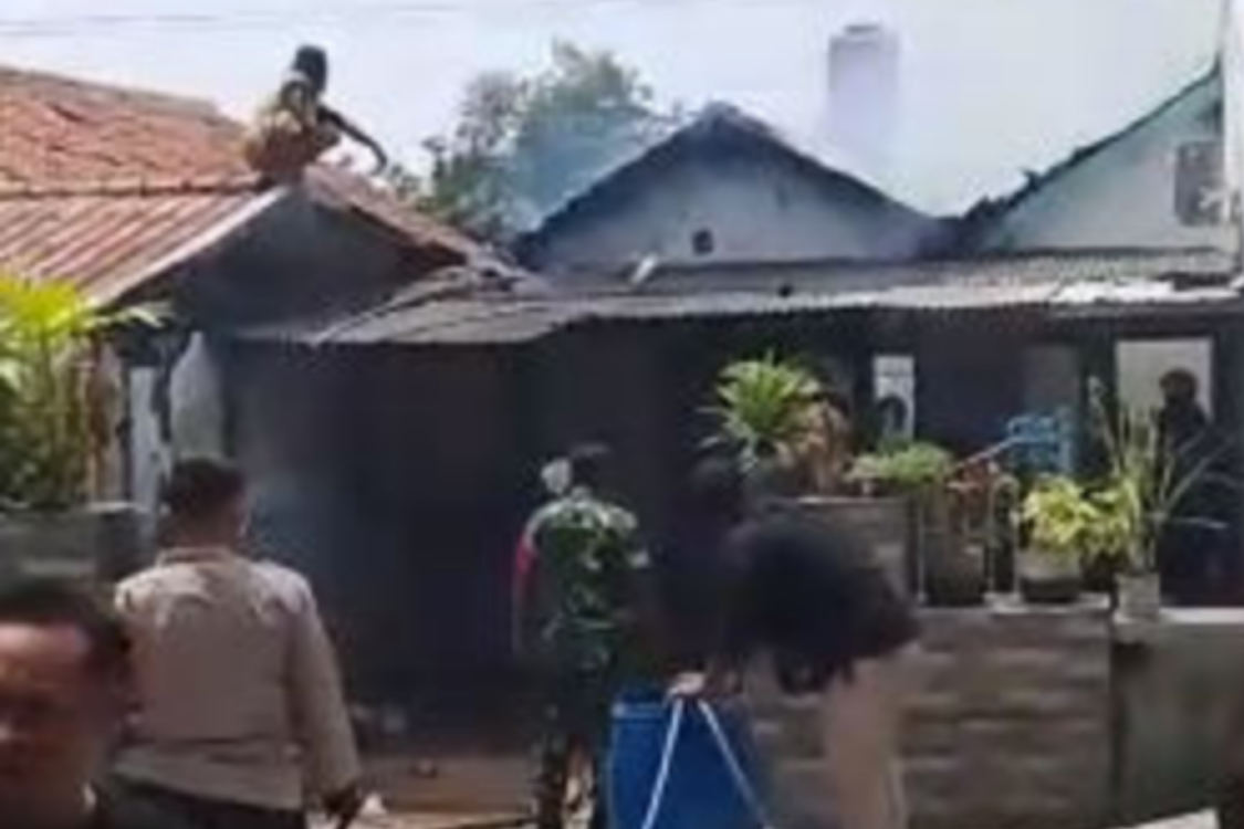 Kebakaran Rumah dan Tempat Karaoke di Argorejo Semarang, 3 Kamar dan 2 Gudang Rusak Parah