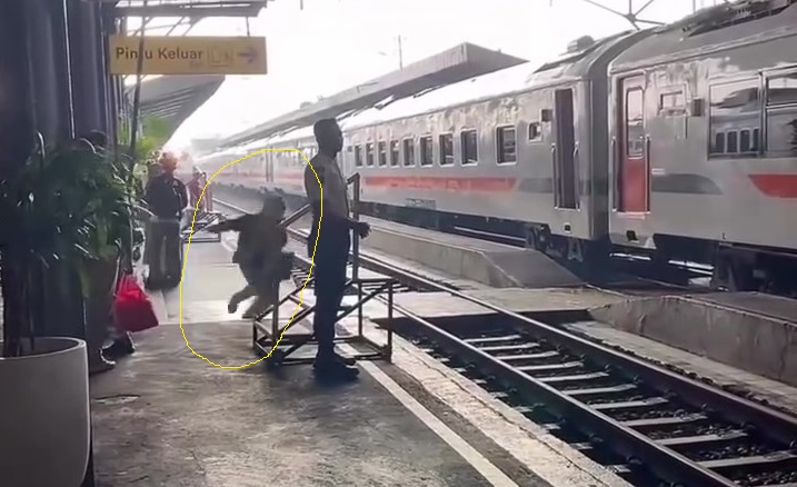 Wanita Jatuh ke Rel Stasiun Poncol Semarang, Diduga Belum Makan Sebelum Naik KA Ciremai