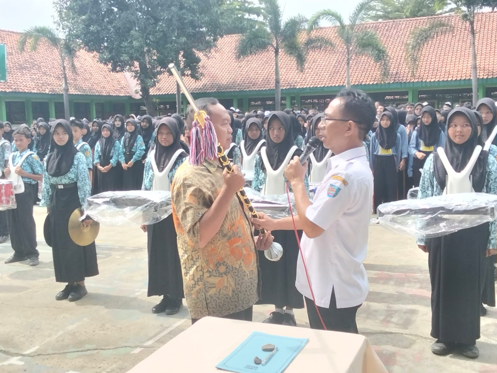 SMP Negeri 2 Adiwerna Kabupaten Tegal Terima Hibah Seperangkat Marching Band