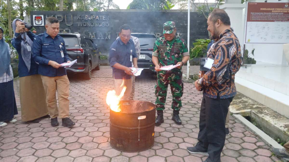 KPU Wonosobo Musnahkan 510 Surat Suara Rusak dan Kelebihan Cetak Jelang Pemungutan Suara