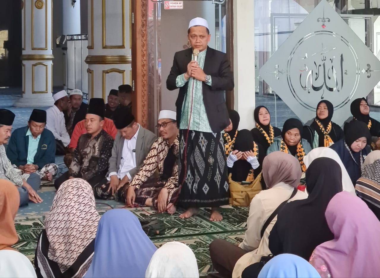 Umrah Unik , Kafa Tour Berangkatkan Umrah 49 Jemaah Batang Lewat China