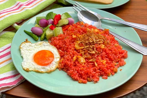 Nasi Goreng Merah Khas Makassar: Pedas, Gurih, dan Menggugah Selera