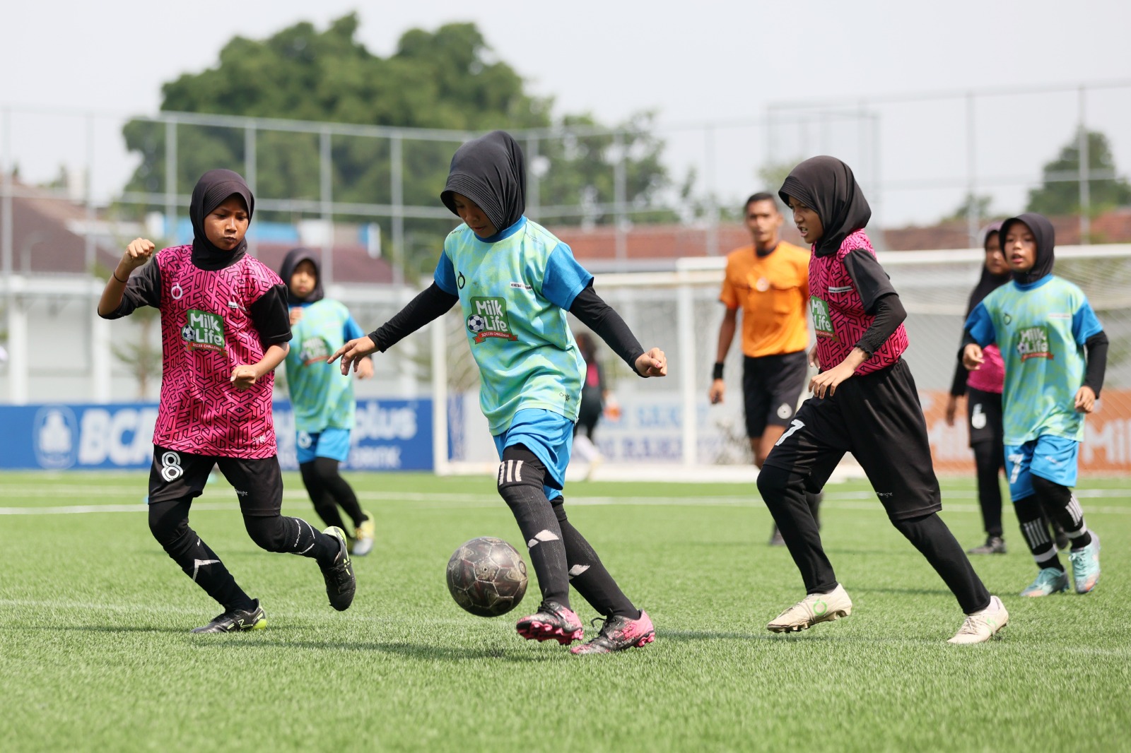 Incar Juara Milklife Soccer Challenge Series 3, Ribuan Pesepakbola Putri Serbu Kota Kudus  