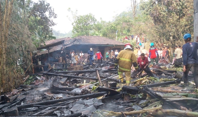 Kebakaran Hanguskan 2 Rumah Sekaligus di Kabupaten Pemalang  ‎