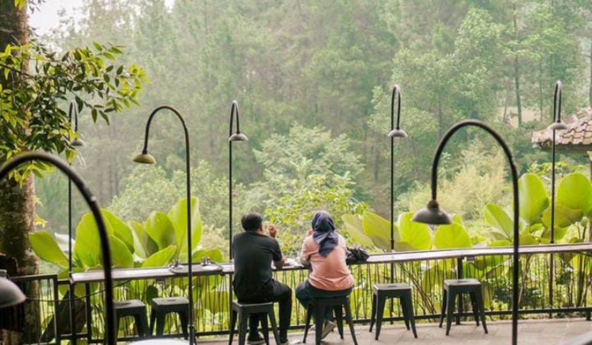 Kafe Bernuansa Alam di Batang: Suasana Teduh & Harga Menu Terjangkau