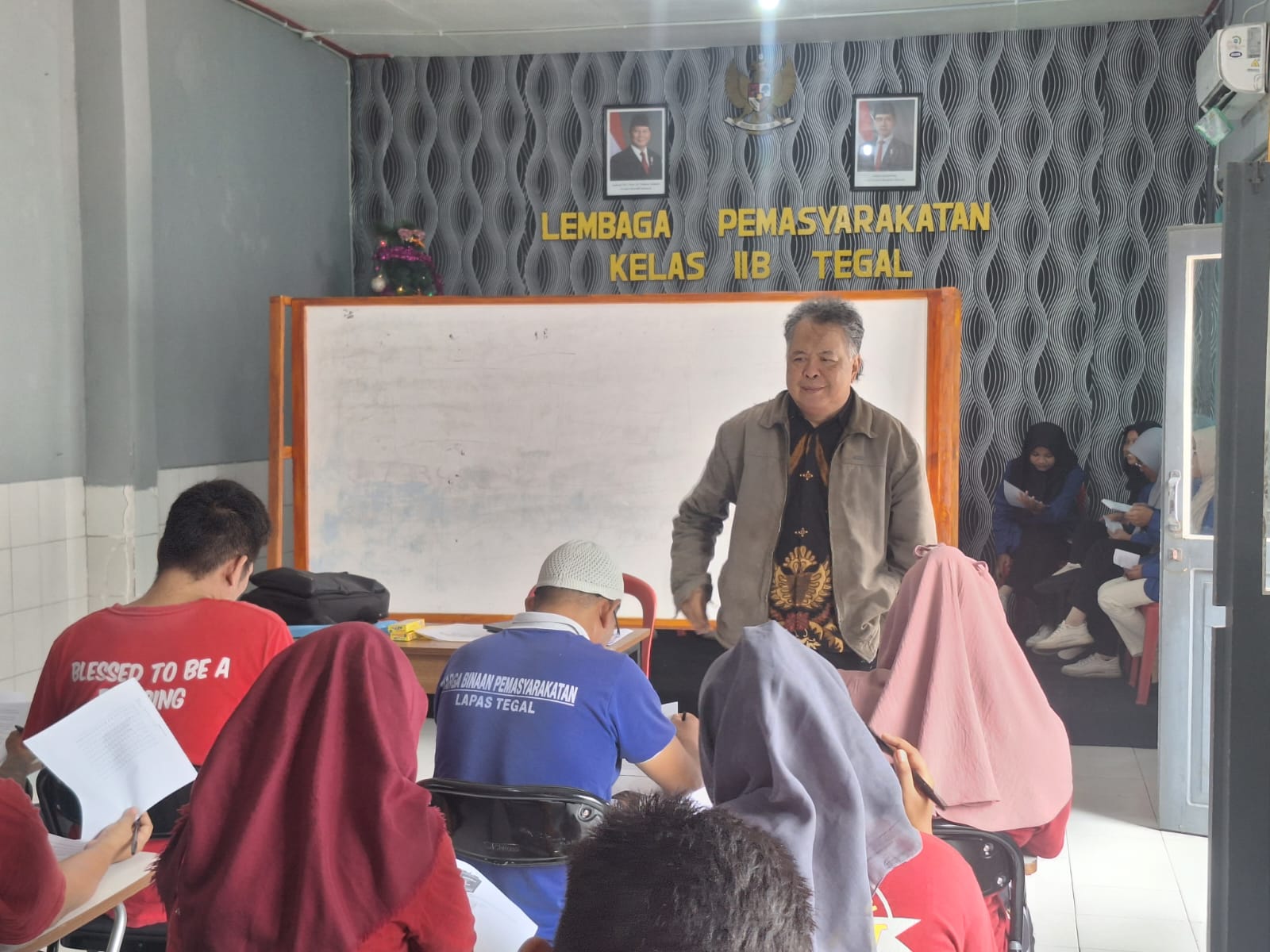 PKBM Sakila Kerti Gelar Ujian Tengah Semester di Lapas Tegal