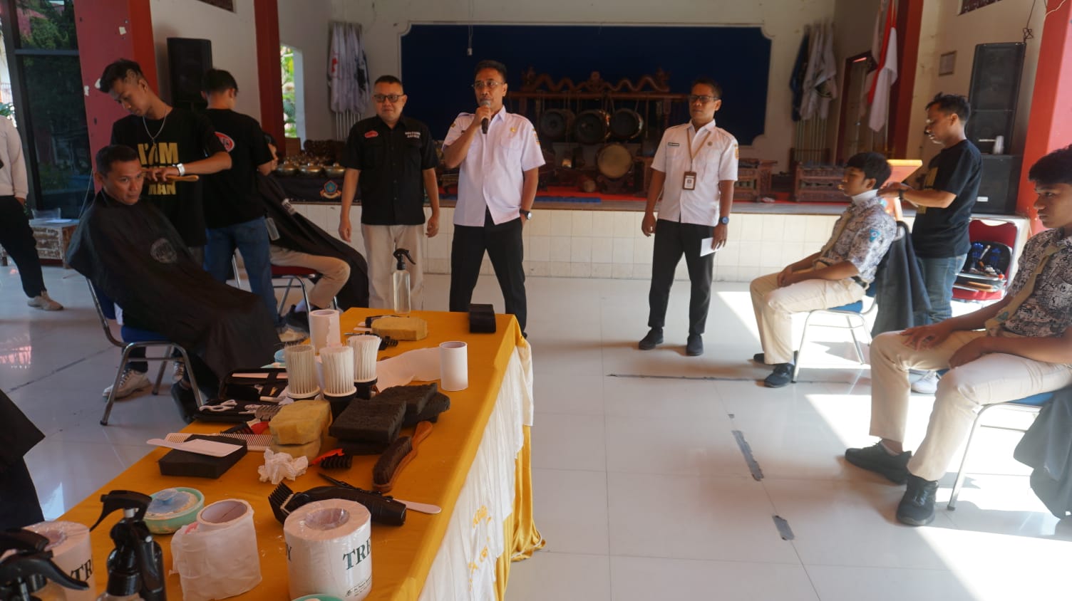 82 Siswa SMAN 1 Tegal Ikuti Cukur Rambut Gratis