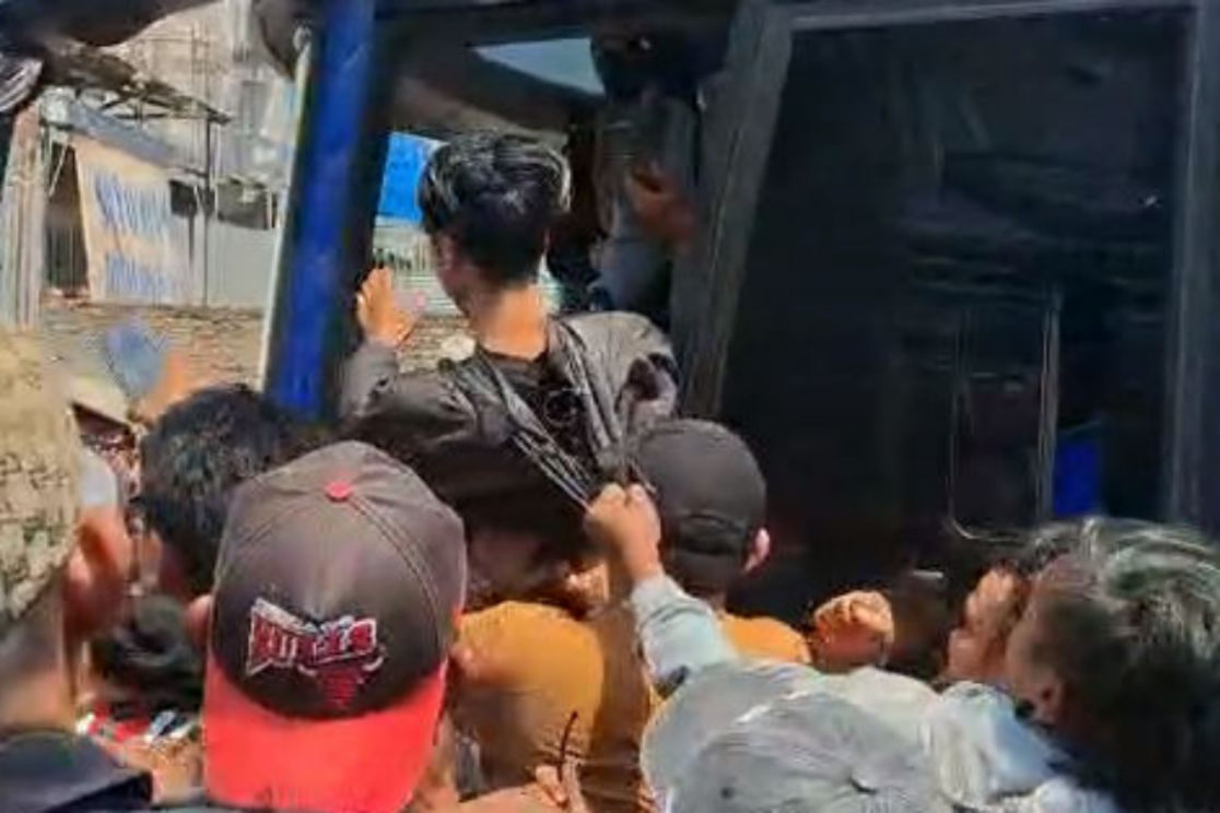  Bentrokan Massa Sudewo dan Pati Ora Sepele Warnai Sidang Tuntutan di Semarang