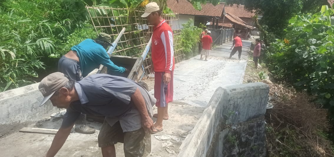 Jalan RT 31 Desa Wanarata Kabupaten Pemalang Dibangun secara Swadaya