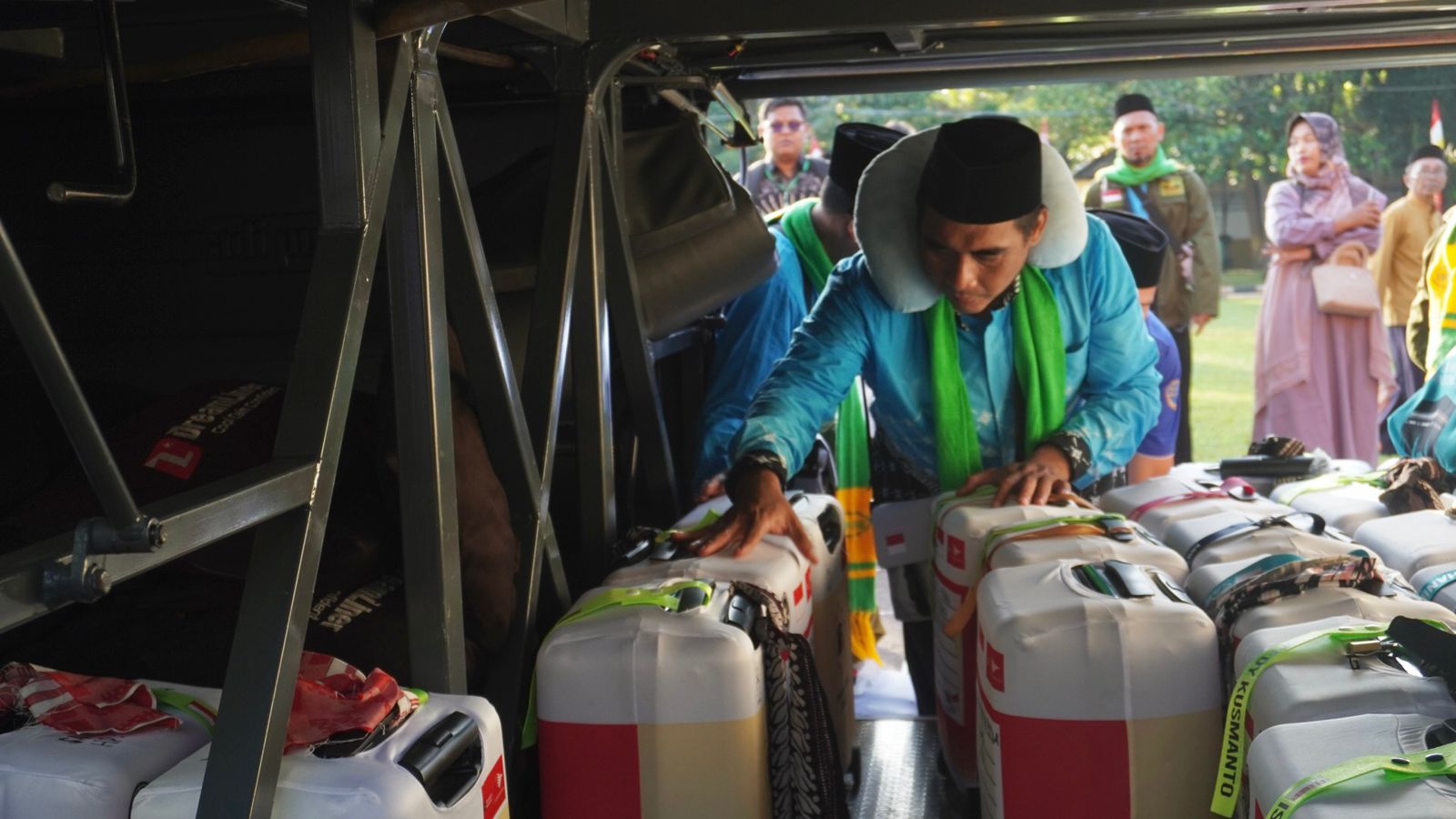 Tangis dan Doa Iringi 219 Jemaah Haji Batang Menuju Tanah Suci