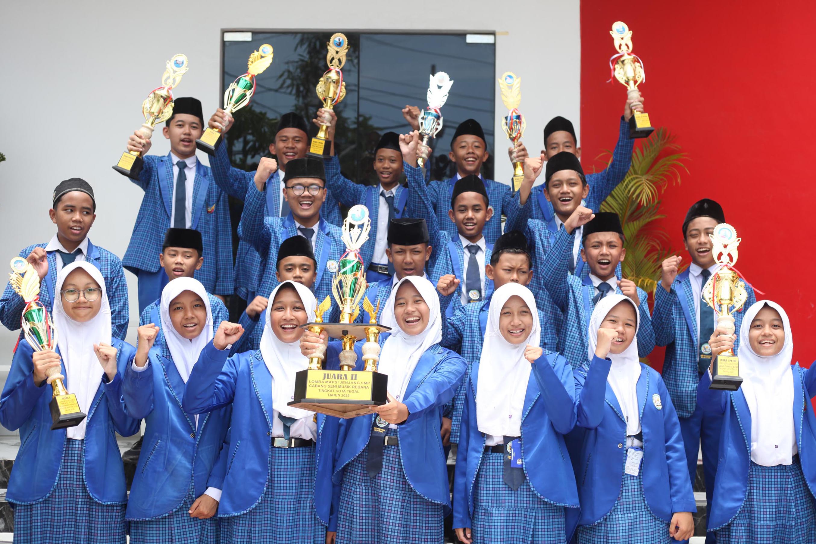 SMP Ihsaniyah Kota Tegal Bergelimang Prestasi di Berbagai Ajang