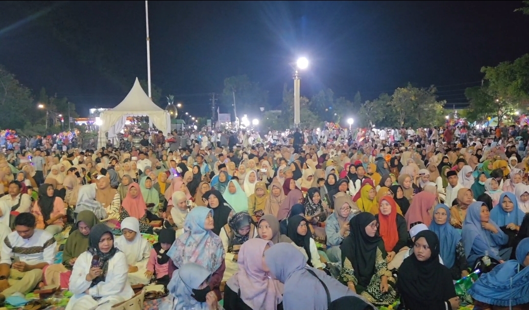 Ribuan Jamaah Padati Alun-Alun Pemalang Saat Pengajian Hari Santri 