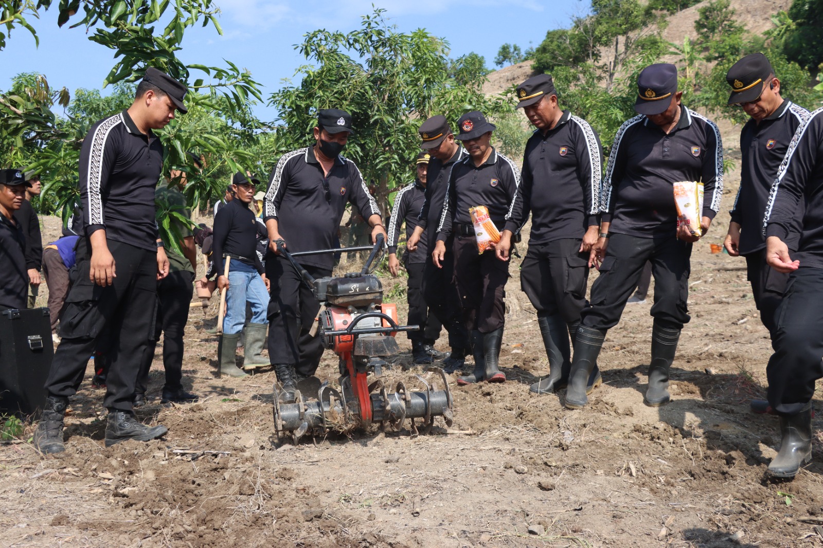 Tanam Jagung Wujudkan Ketahanan Pangan, Kapolres Kudus Dukung Asta Cita Prabowo