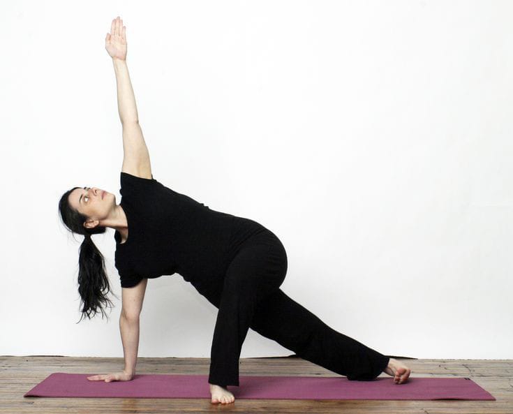 Menghilangkan Lemak Perut deangan 5 Gerakan Yoga, Salah Satunya Padahasthasana atau Palms to Feet Pose) 