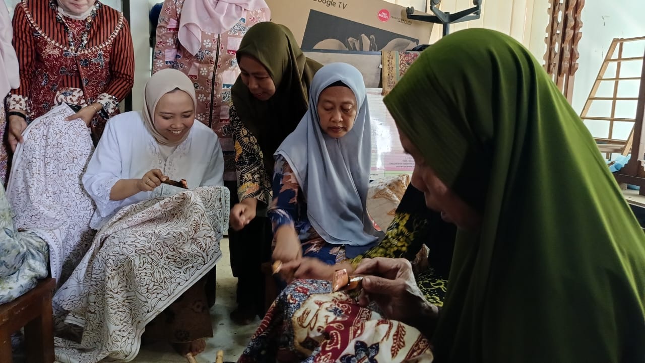 Ketua Dekranasda Batang Sebut Kualitas Batik Rifaiyah Pantas ke Internasional