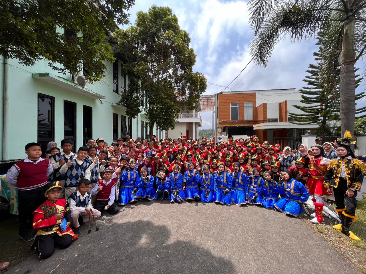 Gita Swara Walidah SD Aisyiyah Slawi Boyong 3 Trophy pada Ajang Brebes Marching Band Competition