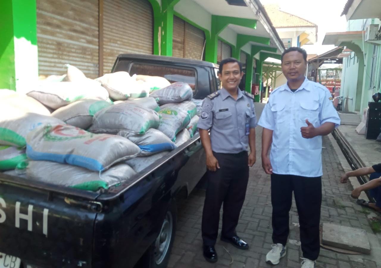 Rutan Pekalongan Dapat Bantuan 100 Kantong Pupuk Kompos untuk Program Hijau dan Pelatihan Warga Binaan