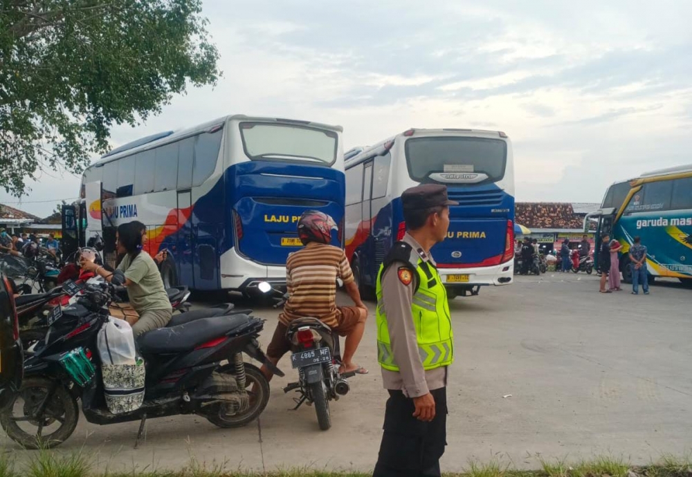 Pastikan Arus Balik Aman dan Lancar, Polres Grobogan Siagakan Personel di Stasiun dan Terminal