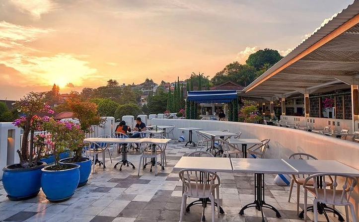 Ini Dia 10 Cafe Terbaik dan Terpopuler yang Ada di Bandung, Apa Saja?