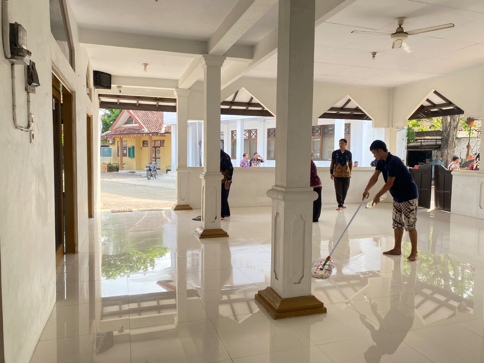 Perkuat Kepedulian Lingkungan, Lapas Tegal Gelar Bakti Sosial dan Kerja Bakti Bersama WBP dan Masyarakat