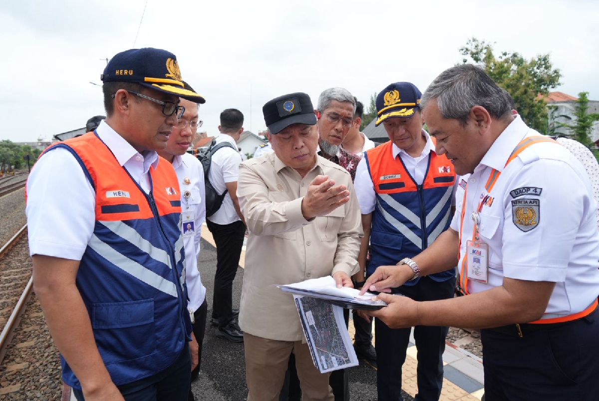 Dirut KAI dan Menhub Tinjau Kesiapan Angkutan Natal dan Tahun Baru di Semarang
