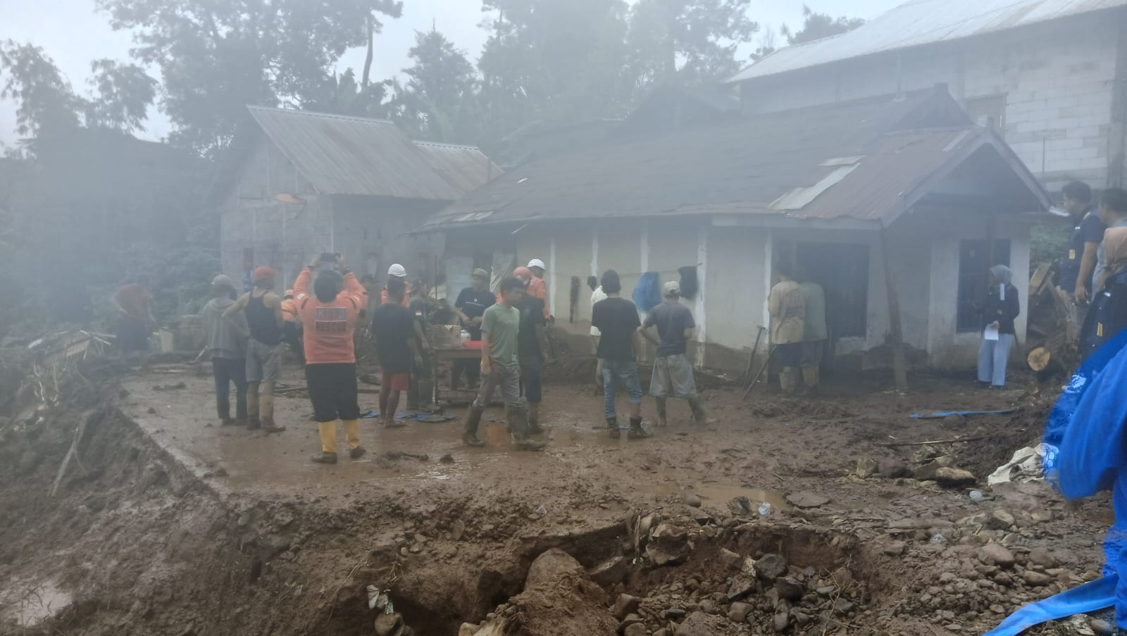 Banjir Bandang Desa Surjo Batang: 3 Rumah Hanyut, Warga Selamat