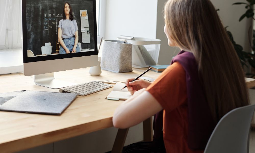 5 Cara Menghasilkan Uang dengan Modal Nonton Video, Sehari Bisa Kantongi 250 Ribu