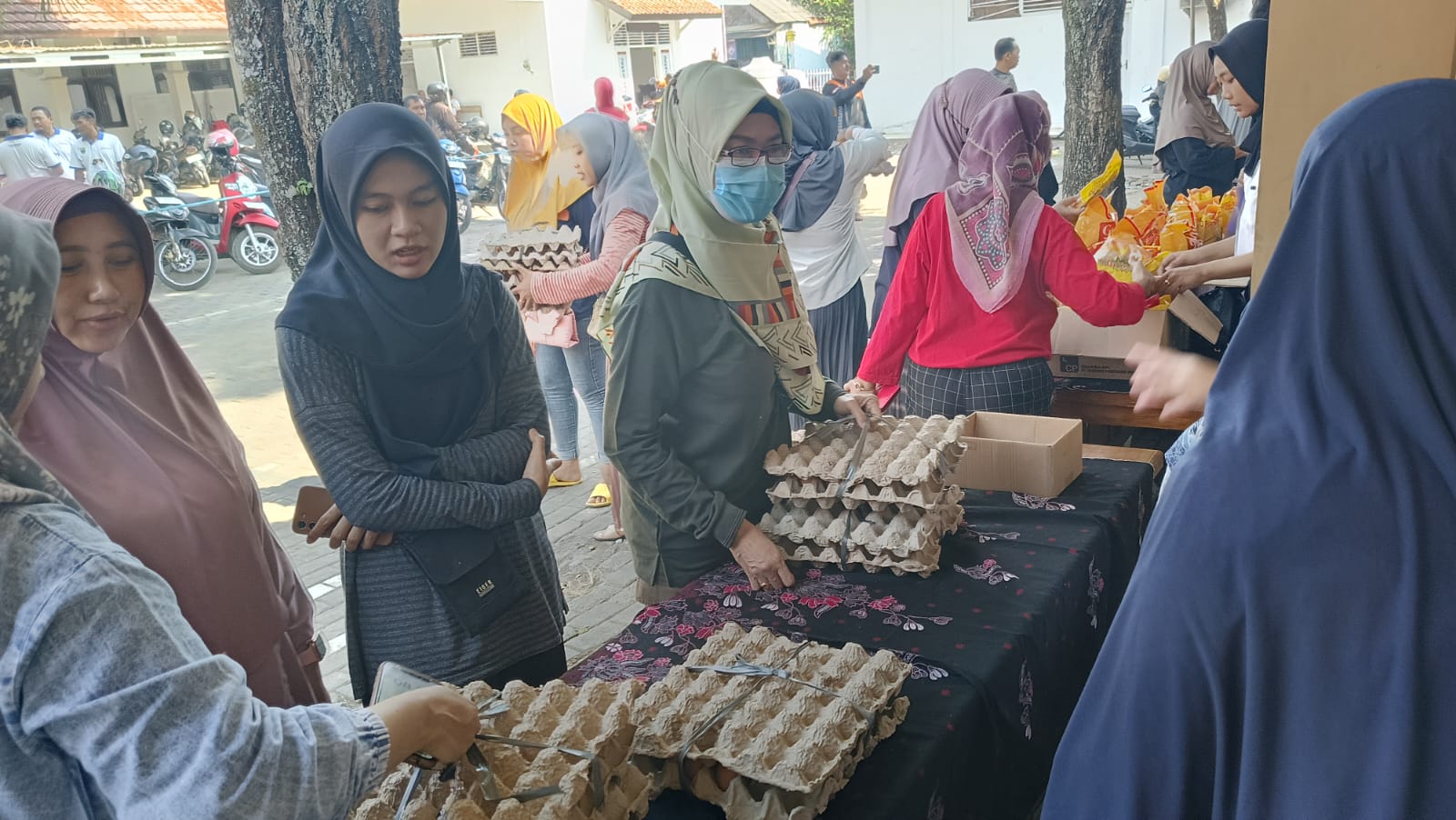 Bulan Bakti Peternakan, Dislutkanak Batang Jual Telur Ayam Murah hingga Vaksinasi Hewan Gratis