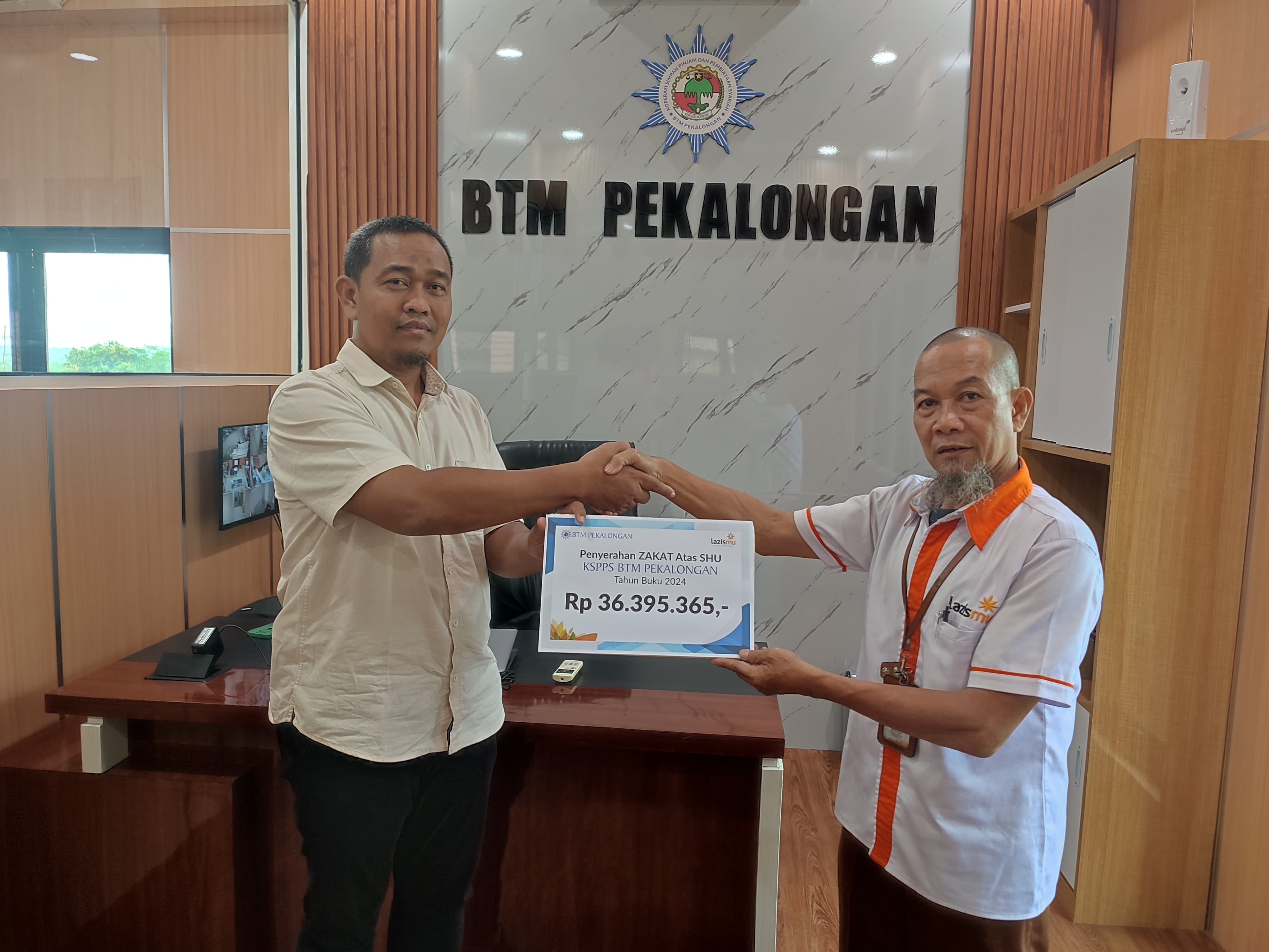 KSPPS BTM Pekalongan Salurkan Zakat SHU 2024 ke Lazismu, Tegaskan Tidak Kelola Dana Zakat