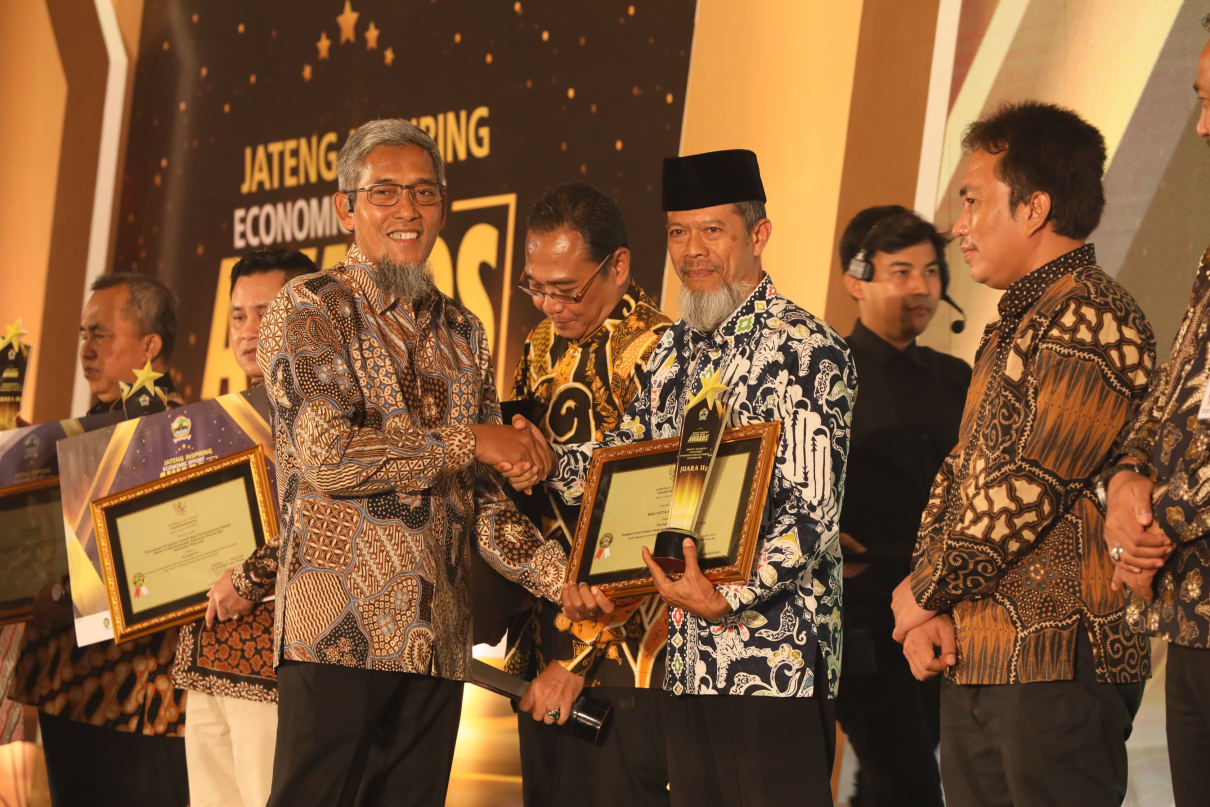 Sukses Kendalikan Inflasi, 12 Daerah Terima Penghargaan Jateng Inspiring Economic Effort Award 2024 