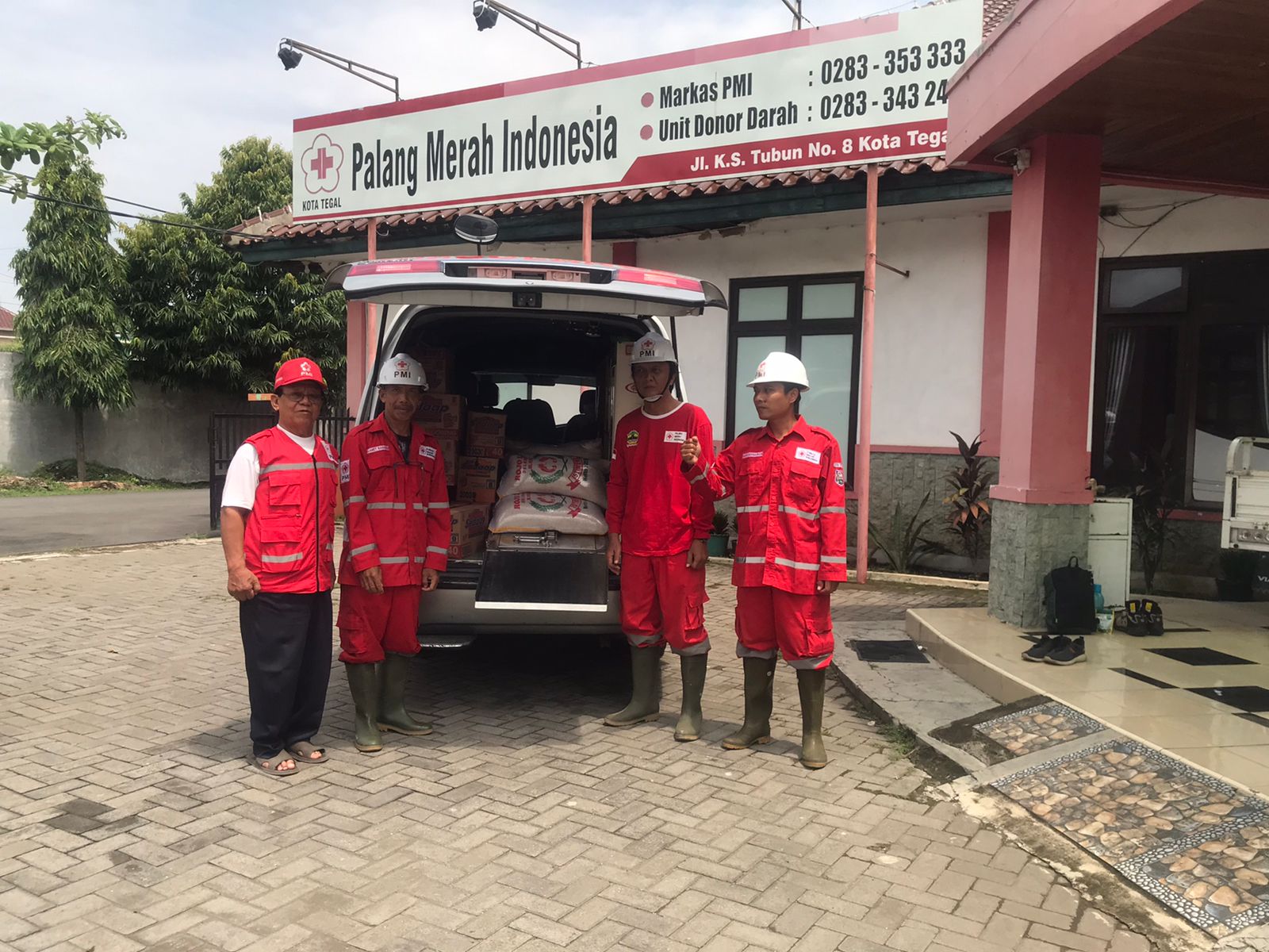 Bantu Korban Banjir, PMI Kota Tegal Berangkatkan Relawan dan Bantuan ke Demak 