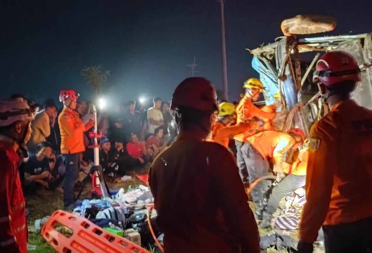 Bus Terguling di Tol Pejagan-Pemalang, 1 Meninggal 1 Kritis 39 Luka-luka