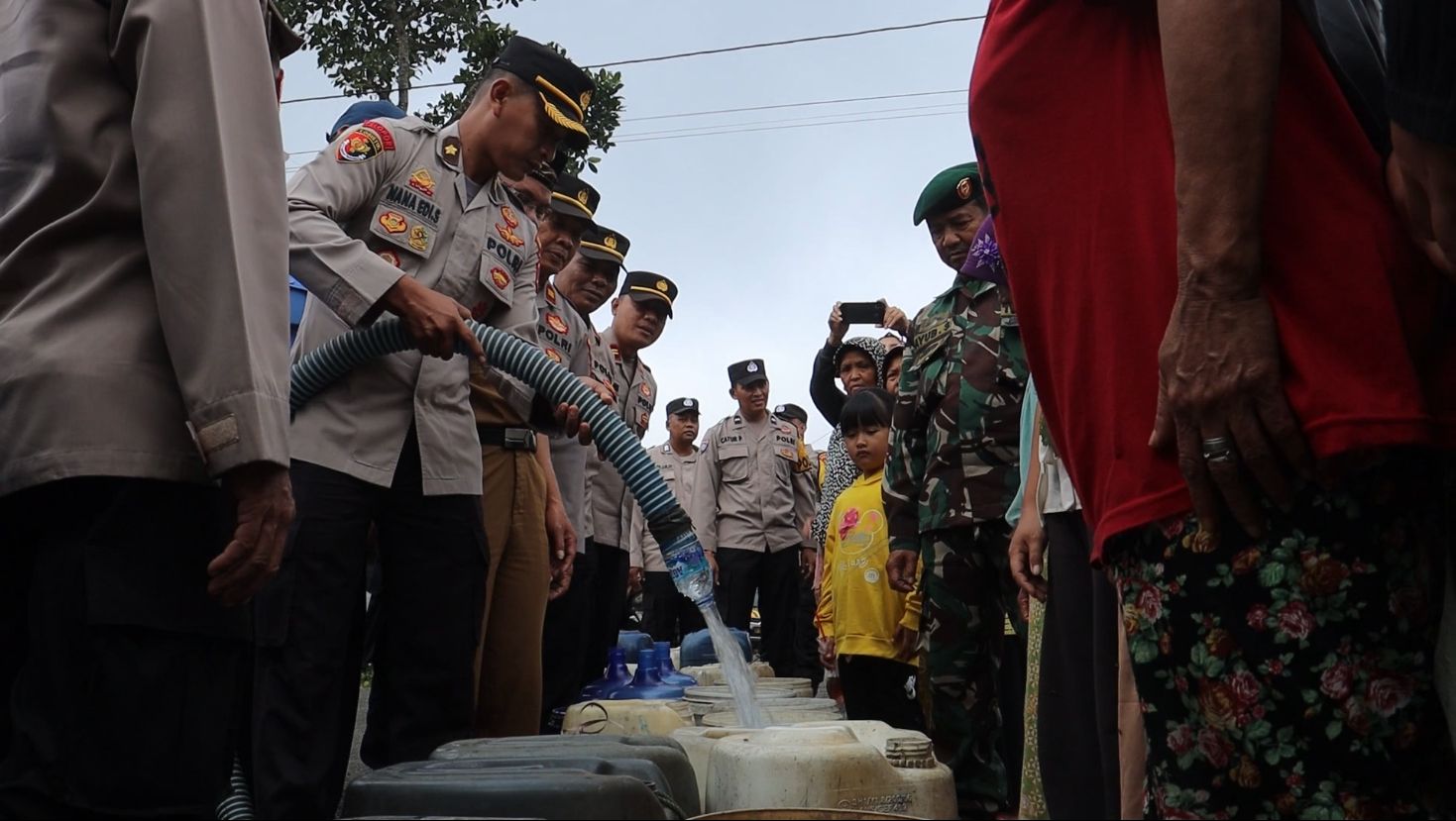 Polres Pemalang Salurkan Bantuan 20 Ribu Liter Air Bersih untuk Desa Siremeng 