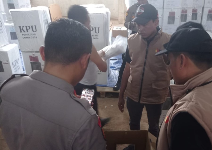 Proses Distribusi Logistik Pilkada 2024 di Blora Ditemukan Kotak Suara Basah dan Tidak Tersegel